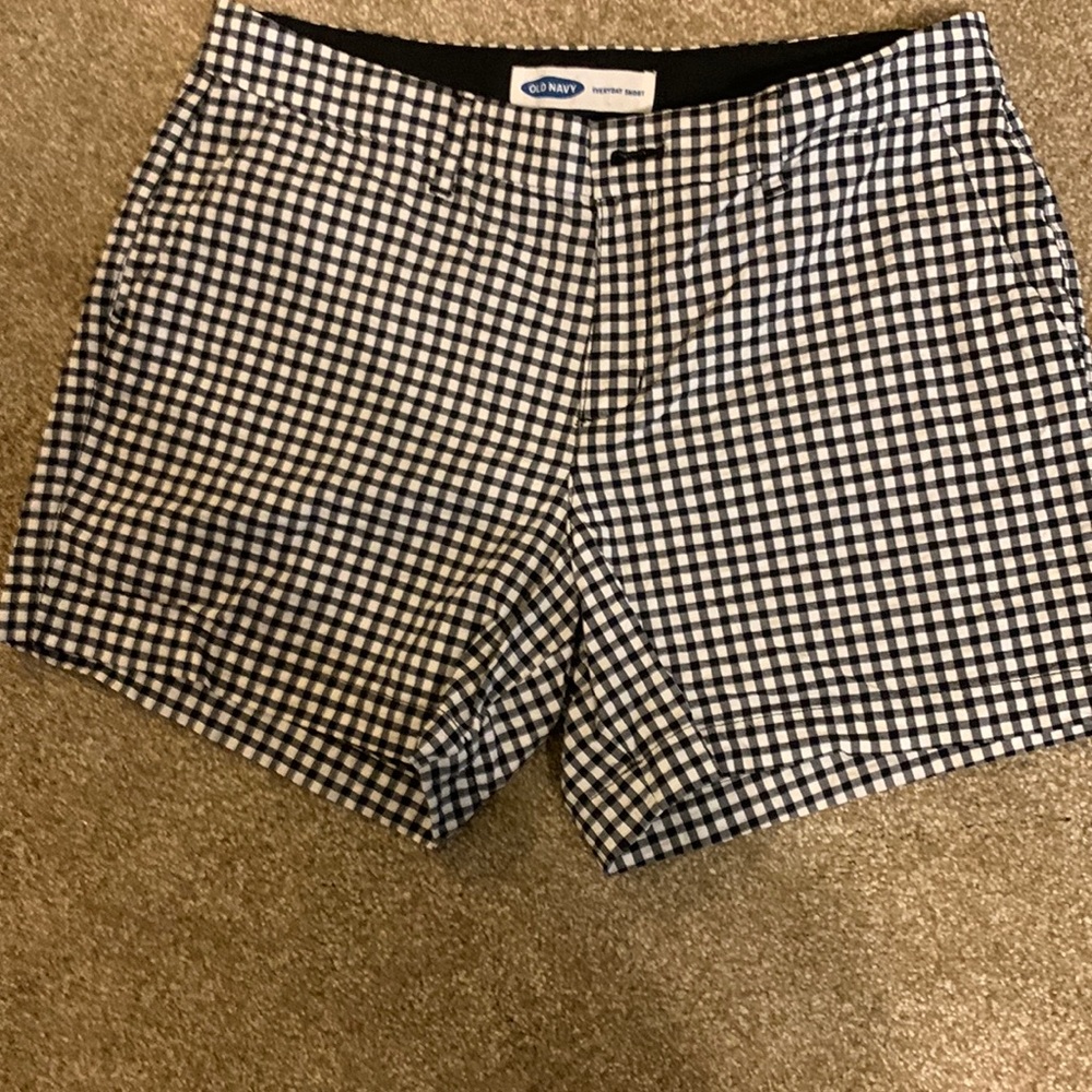 Old Navy black and white checkered shorts size 8.